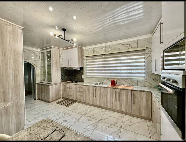 2 BEDROOM HOUSE FOR SALE IN VANDERBIJLPARK CE 5